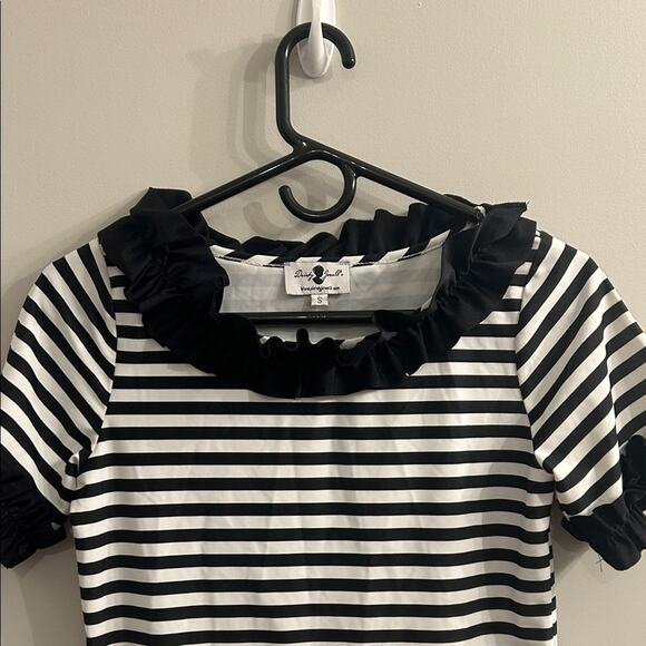 Dainty Jewells Women’s Black White Striped Modest Ruffle Swim Top Size Small - Picture 3 of 8